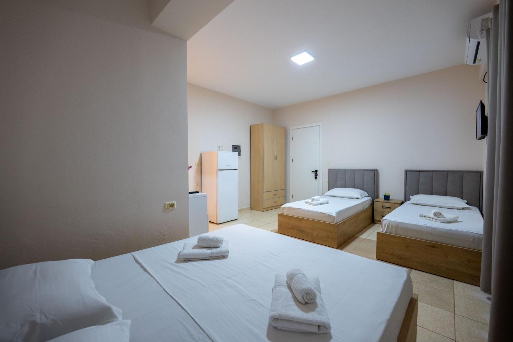 Twins Hotel Ксаміл Екстер'єр фото
