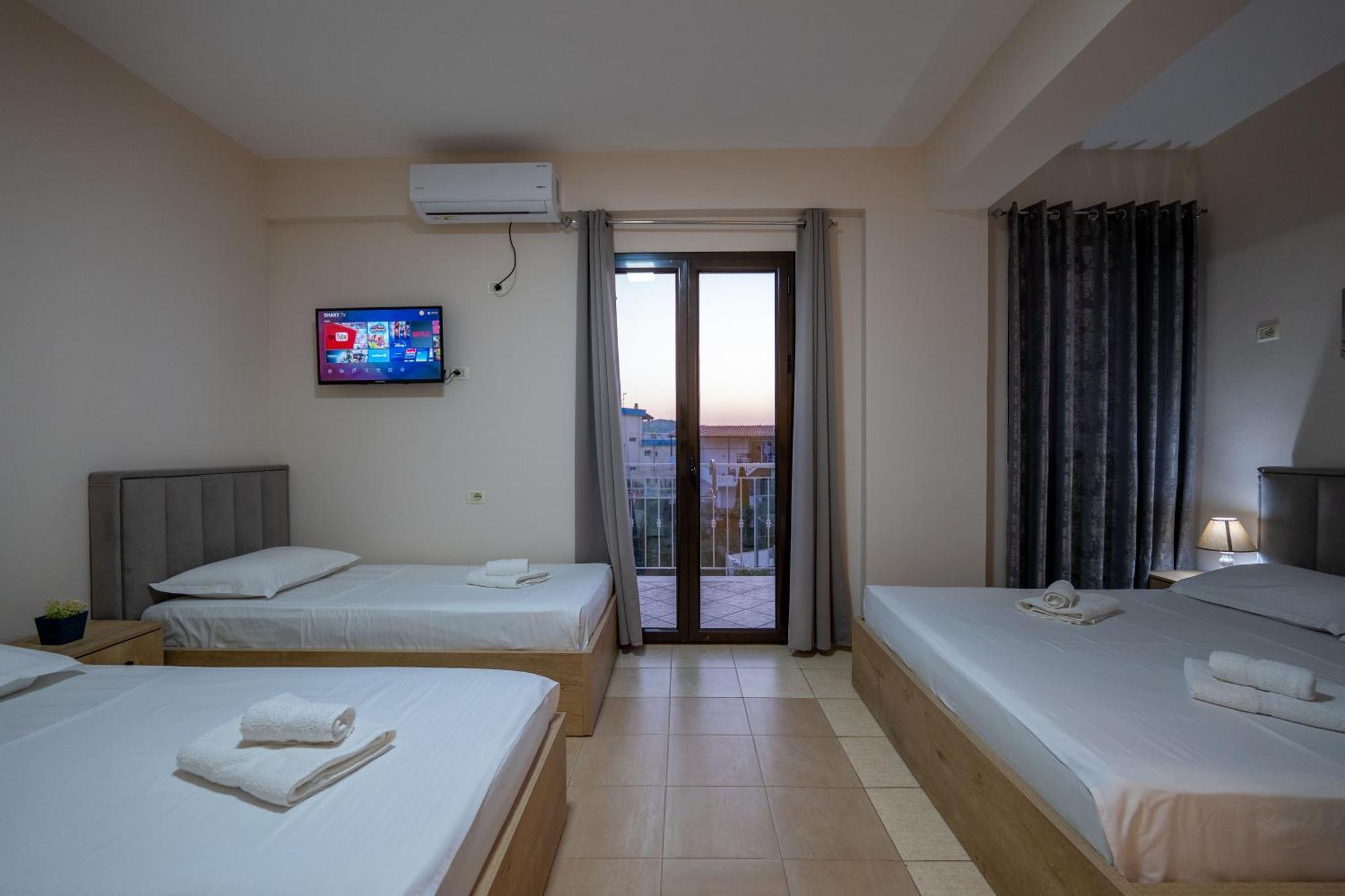 Twins Hotel Ксаміл Екстер'єр фото